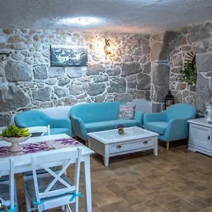 https://traditional-stone-house-stanton.primorje-gorskikotar.com